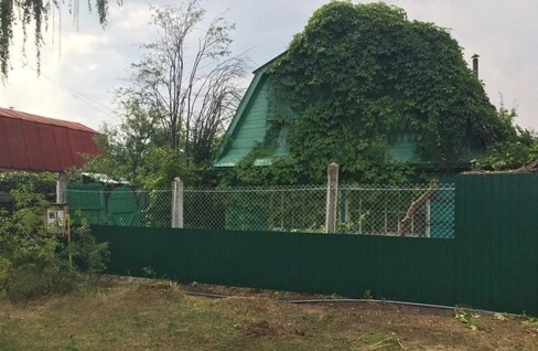 Комбинированный металлический забор из профлиста и сетки рабицы